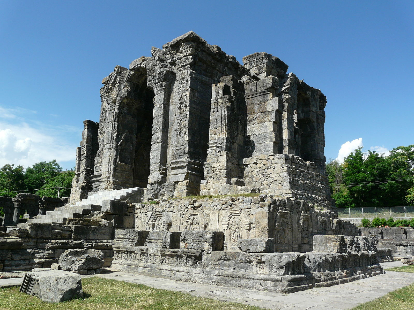 2_Martand_Sun_Temple_Central_shrine